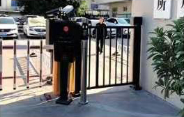 為什么越來越多的學校選擇安裝人行通道擺閘